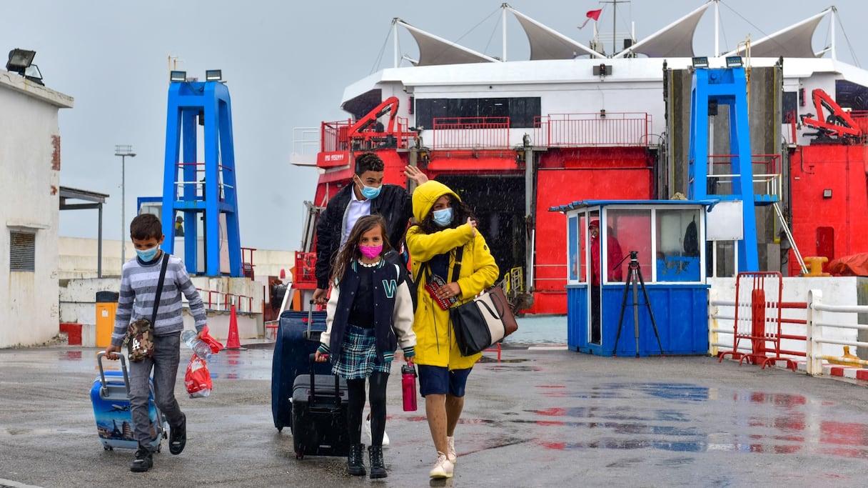 Arrivée à Tanger, au Maroc, d'un ferry en provenance d'Espagne après la réouverture des liaisons maritimes entre les deux pays.
