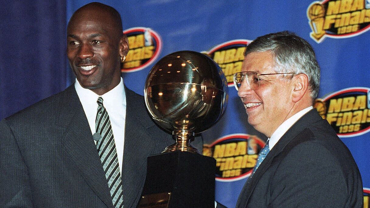 David Stern, ex-patron de la NBA, et la légende Michael Jordan.
