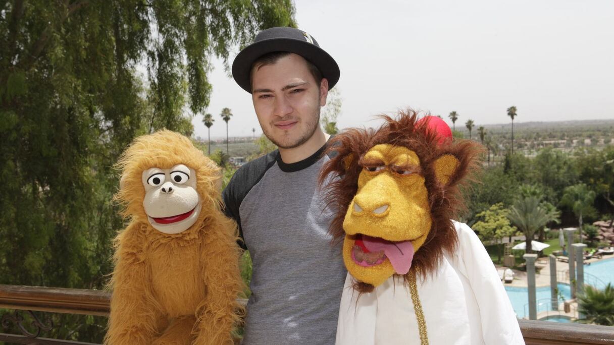 Tiens, un nouveau complice? Gare à la crise de jalousie!
