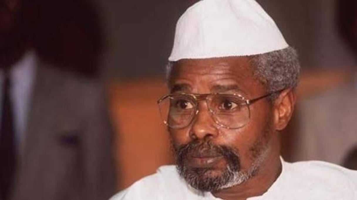 Hissen Habré est poursuivi pour "crimes contre l'humanité, crimes de guerre et crimes de torture" sous son régime (1982-1990) qui ont fait quelque 40.000 morts.
