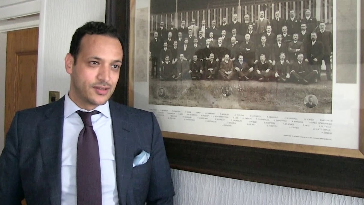 Abdallah Lemsagam, propriétaire du club de football Oldham Athletic.
