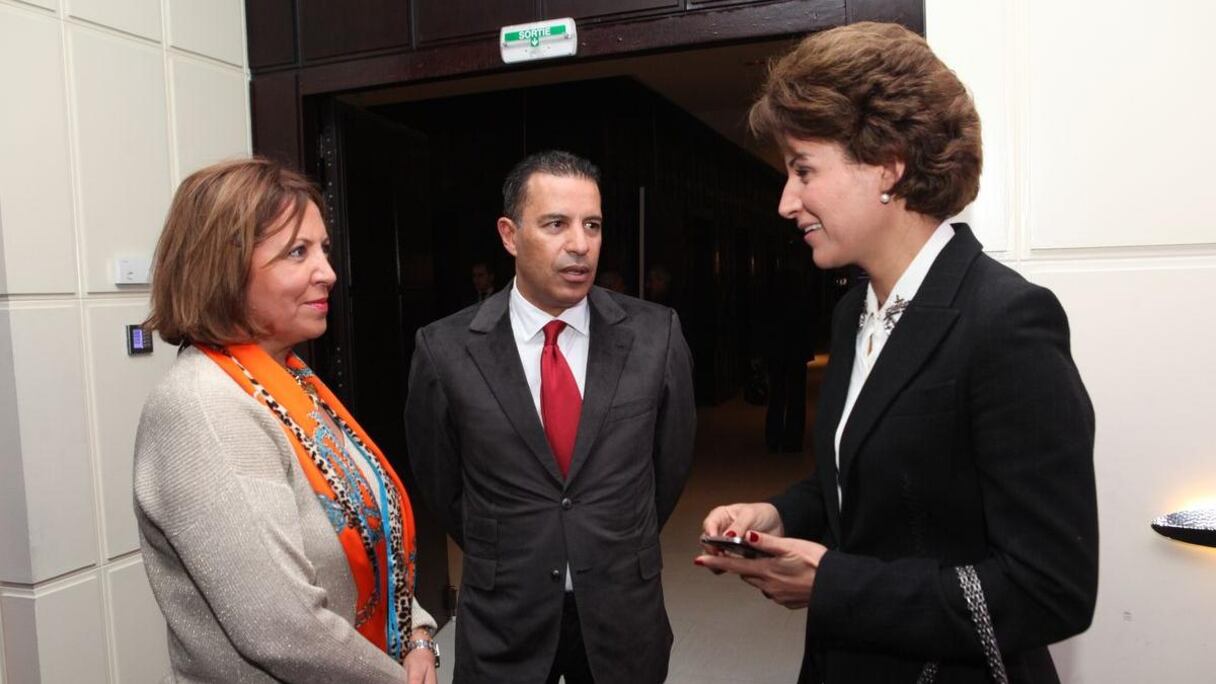 Les ambassadeurs de la destination Dakhla, Laila Ouachi et Driss Senoussi partagent leur vision enthousiate avec l'athlète de haut niveau, Nezha Bidouane
