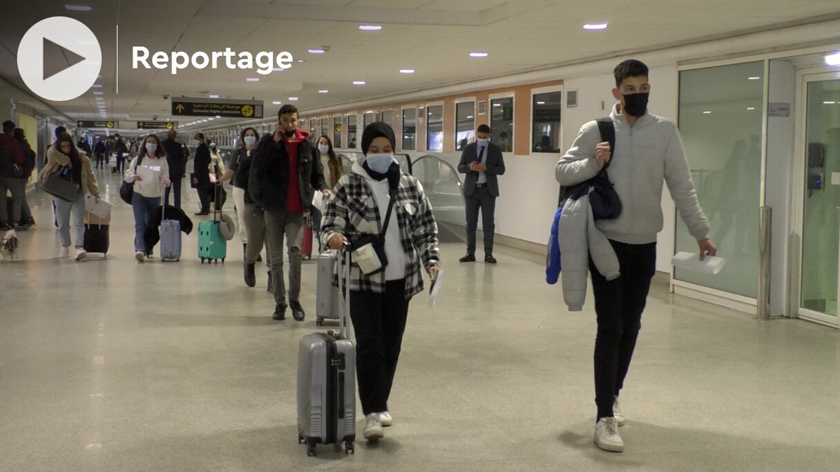 Des Marocains résidant en Ukraine sont arrivés le 15 février 2022 vers 20 heures à l'aéroport Mohammed V de Casablanca.
