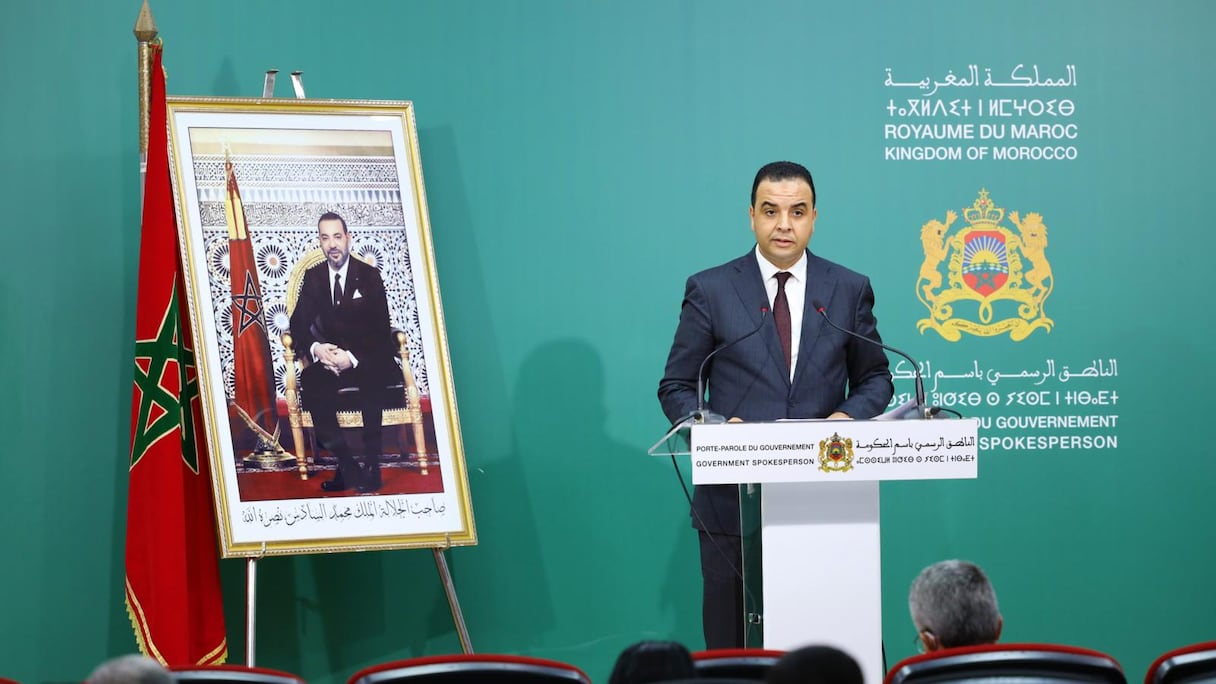 Mustapha Baitas, porte-parole de l'exécutif, répond aux questions des journalistes au cours d'un point de presse, à l'issue de la réunion hebdomadaire du conseil de gouvernement, le 23 juin 2022, à Rabat.
