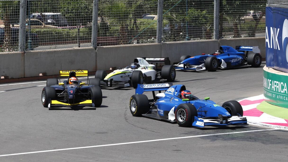 Premier tour groupé pour les concurrents de l'Auto GP. Andrea Roda devance Markus Pommer. Ce dernier a complètement raté son envol. 
