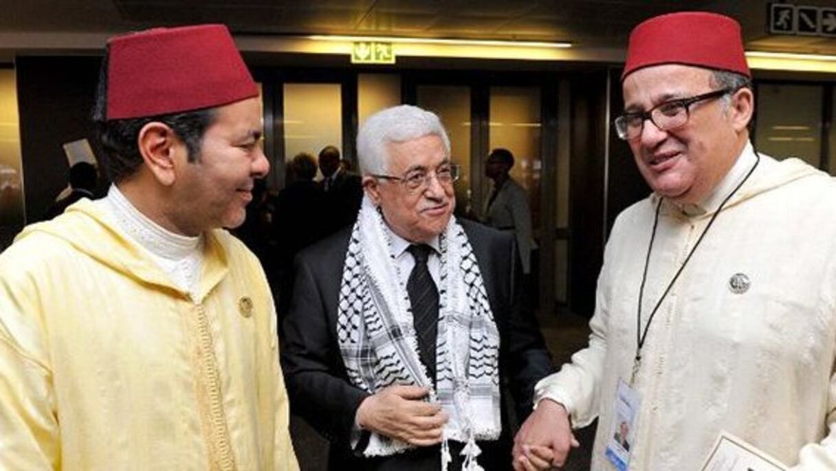 Le prince Moulay Rachid et le conseiller du roi Mohammed VI, Taeib Fassi Fihri, ont représenté le Maroc à la cérémonie des obsèques de Nelson Mandela. Ici pour le président palestinien Mahmoud Abass.
