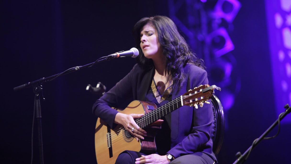 Souad Massi, une voix qui vous traverse comme un poème venu de loin, porté par les temps.  

