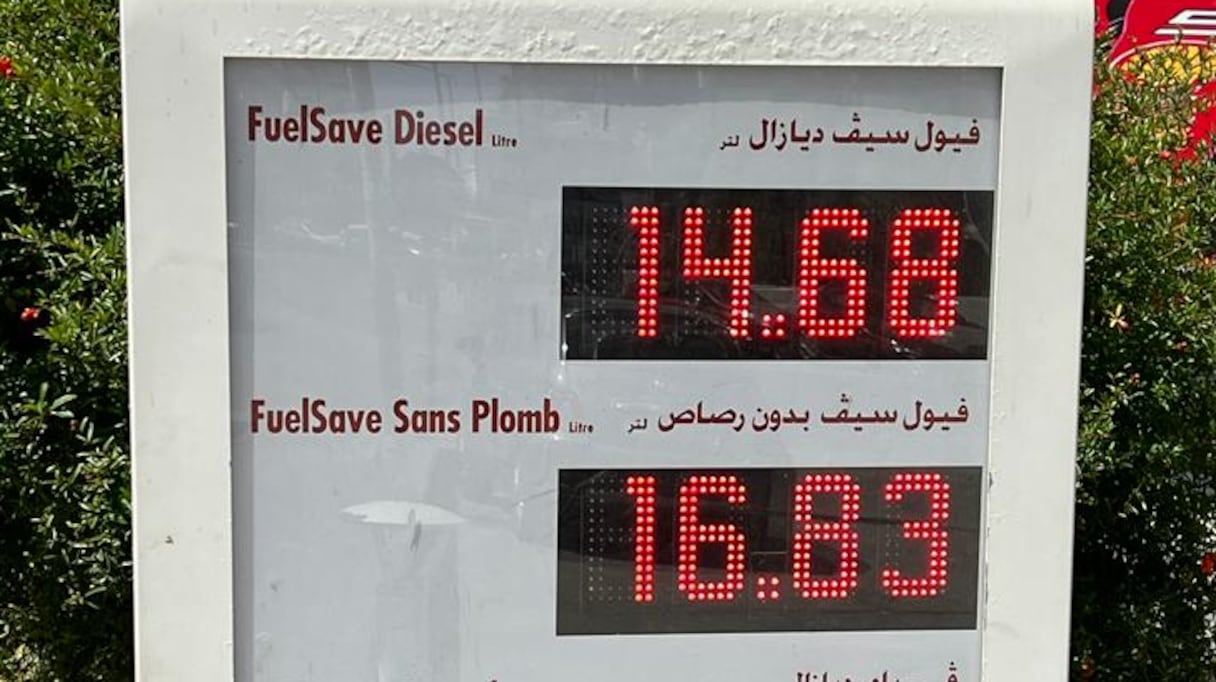 Le prix des différents carburants à la pompe a augmenté de 60 centimes, mardi 7 juin 2022.
