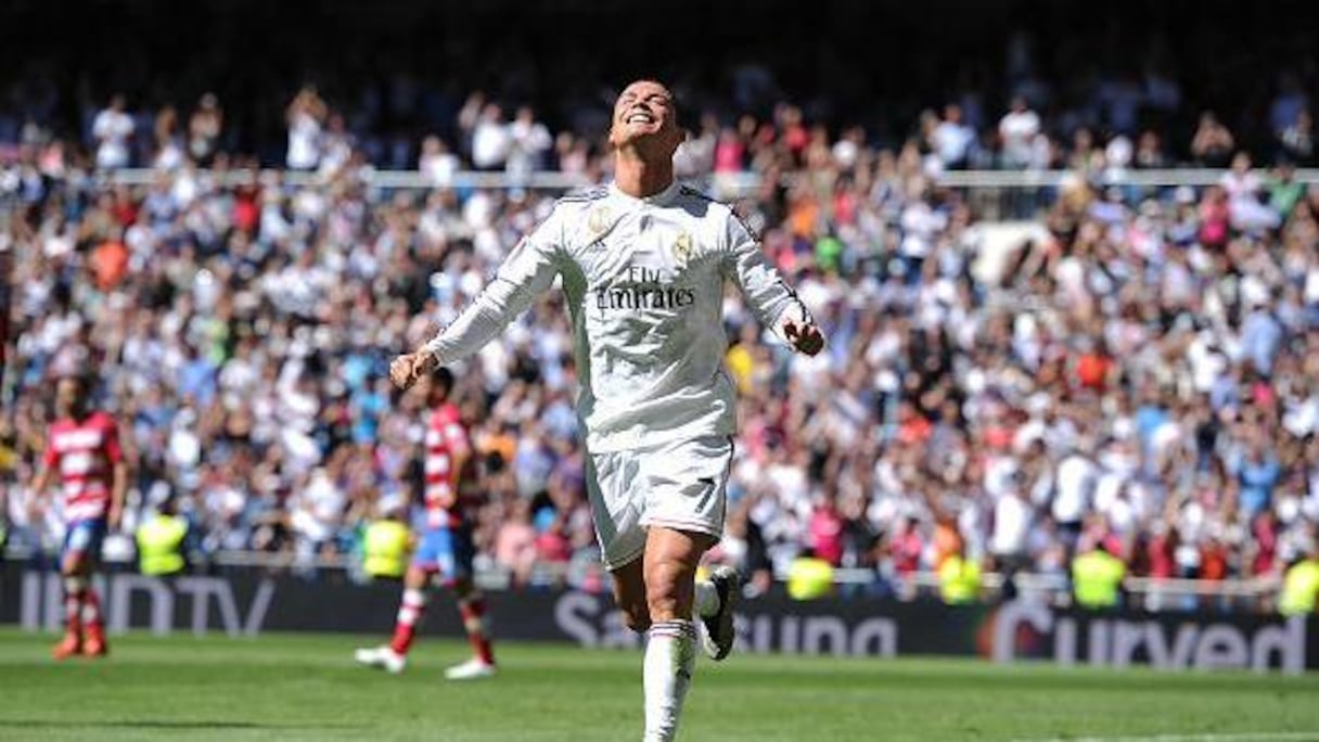 Cristiano Ronaldo est convoité par le Paris Saint-Germain. 
