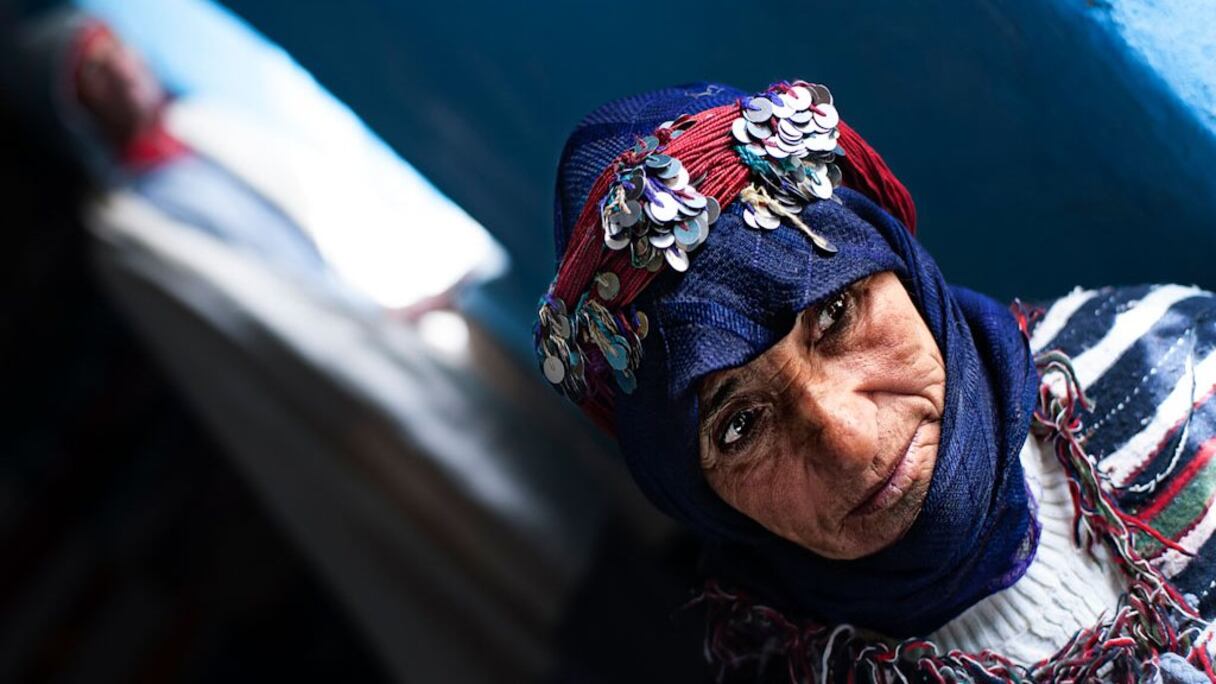 Par-delà la beauté et la richesse des costumes, des coutumes, des paysages, l'oeil du photographe a su happer l'intensité des regards et la force des visages tannés par les lumières. 
