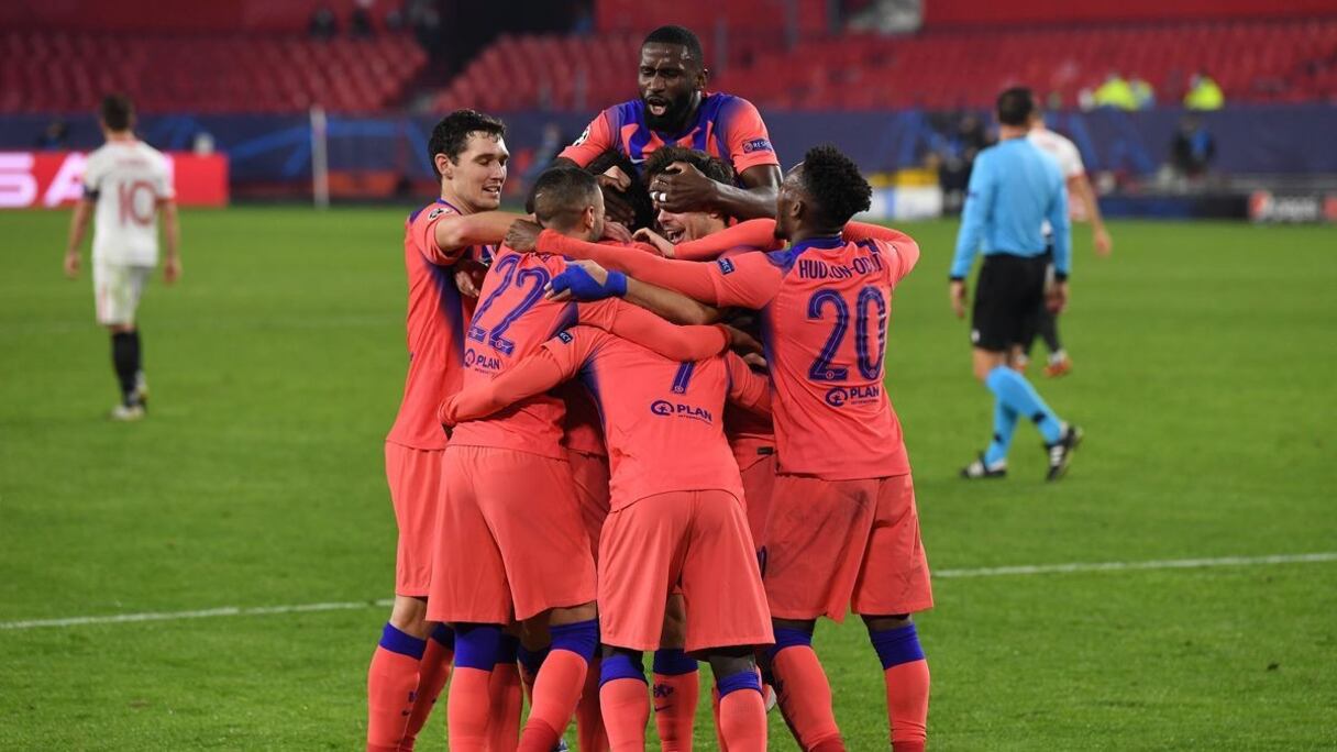 Les joueurs de Chelsea jubilent après avoir laminé Séville 4-0.
