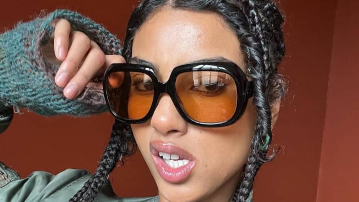 La top marocaine Imaan Hammam annonce le lancement de sa nouvelle ligne de lunettes en collaboration avec Port Tanger.
