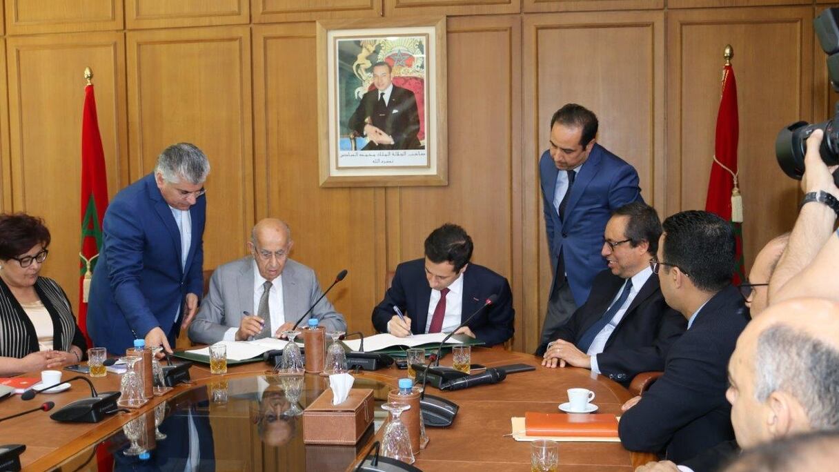 Lors de la cérémonie de signature des deux accords de prêt du Fades