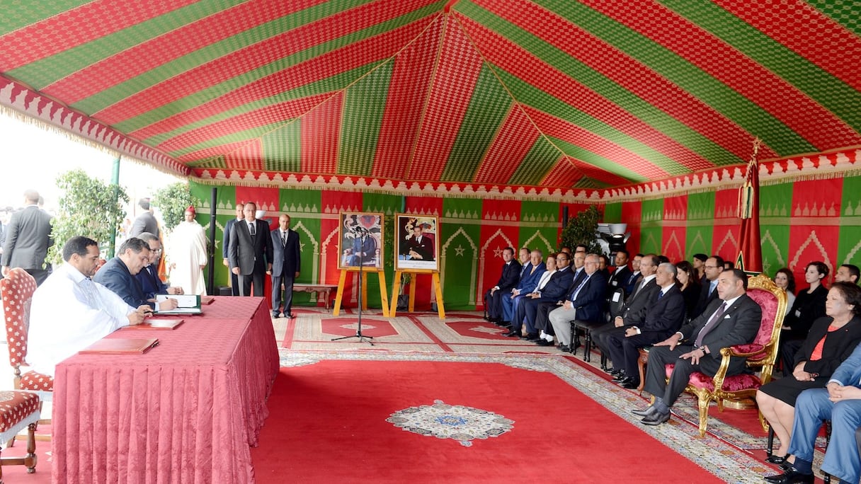 Cérémonie de signature des dix conventions relatives à la promotion du secteur aquacole sous la présidence du roi Mohammed VI.
