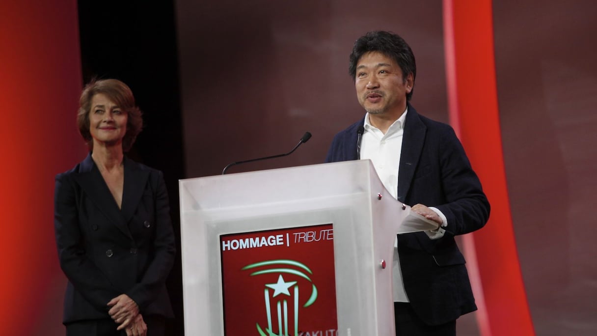 Accueilli par Charlotte Rampling et les appladissements d'un immense public qui, à son entrée sur scène, s'est levé comme un seul homme pour, de même, rendre hommage à ce réalisateur exceptionnel.
