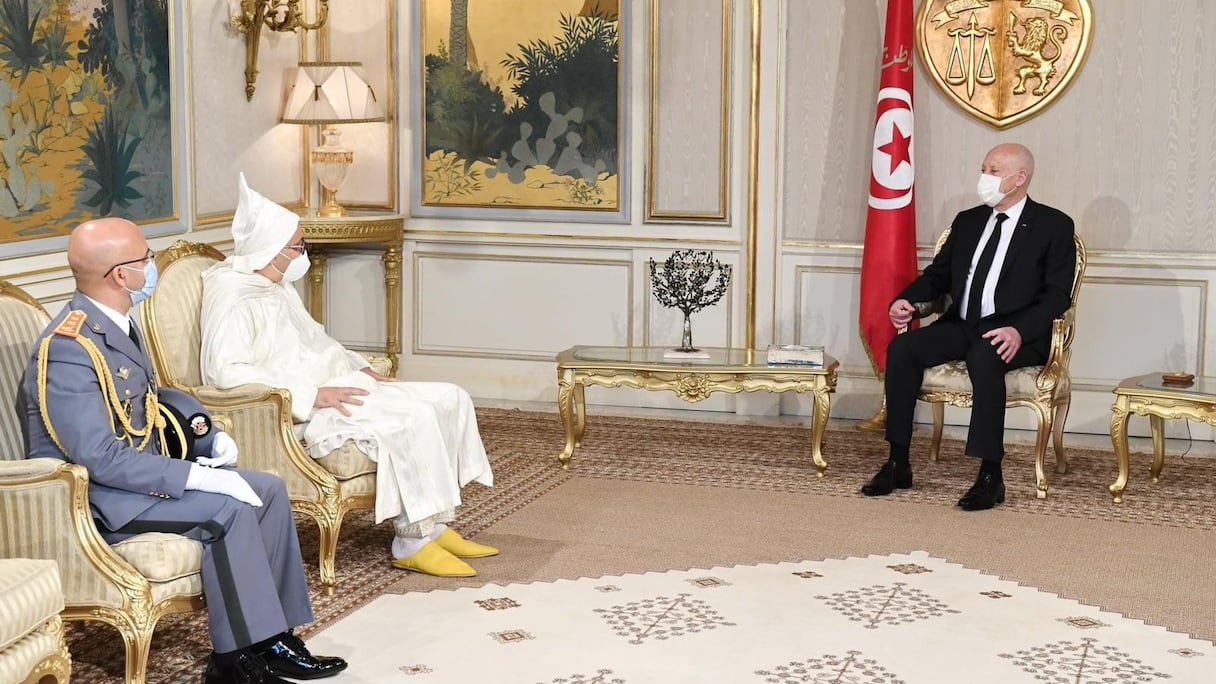 L'ambassadeur du Maroc, Hassan Tariq, reçu, ce mardi 11 janvier 2022, par le président tunisien Kaïs Saïed.
