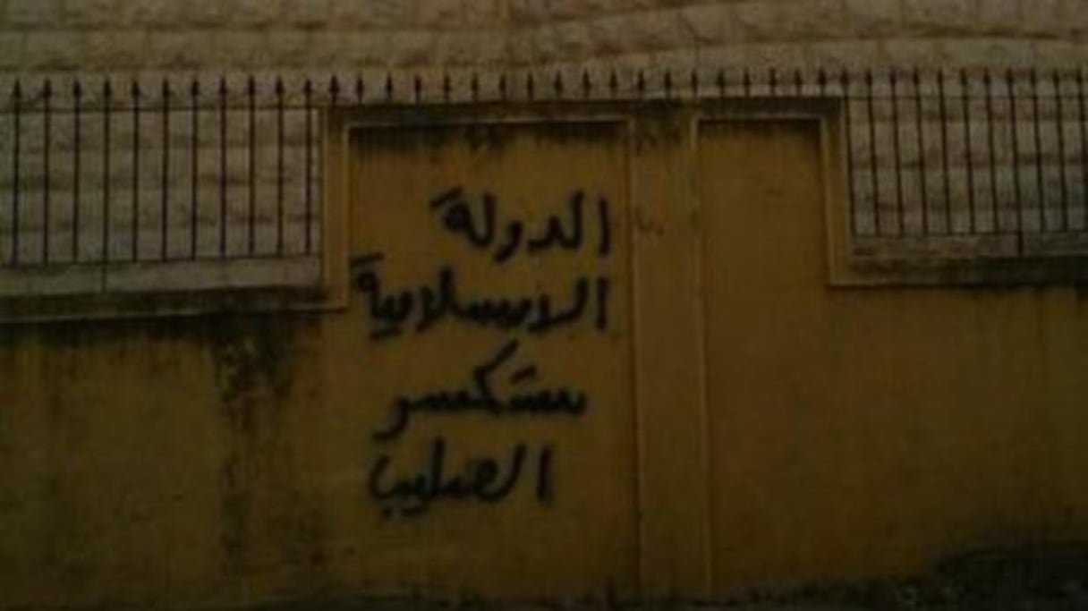 "L'Etat islamique va casser la croix" : un tag photographié sur une église de Beyrouth en septembre. 
