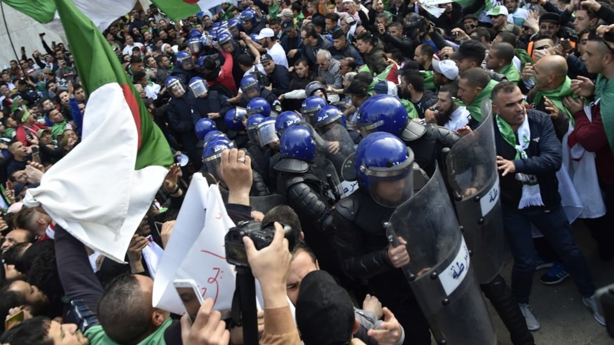 Les Algériens dans la rue pour le 8e vendredi consécutif.
