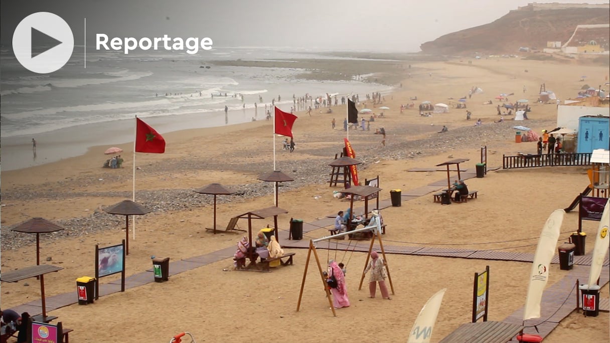 A Sidi Ifni, les amateurs de baignade, de pêche, de planche à voile, de parapente et de quad sont bien servis.
