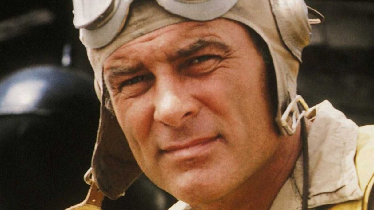 Robert Conrad, alias Pappy Boyington dans Les Têtes Brûlées.