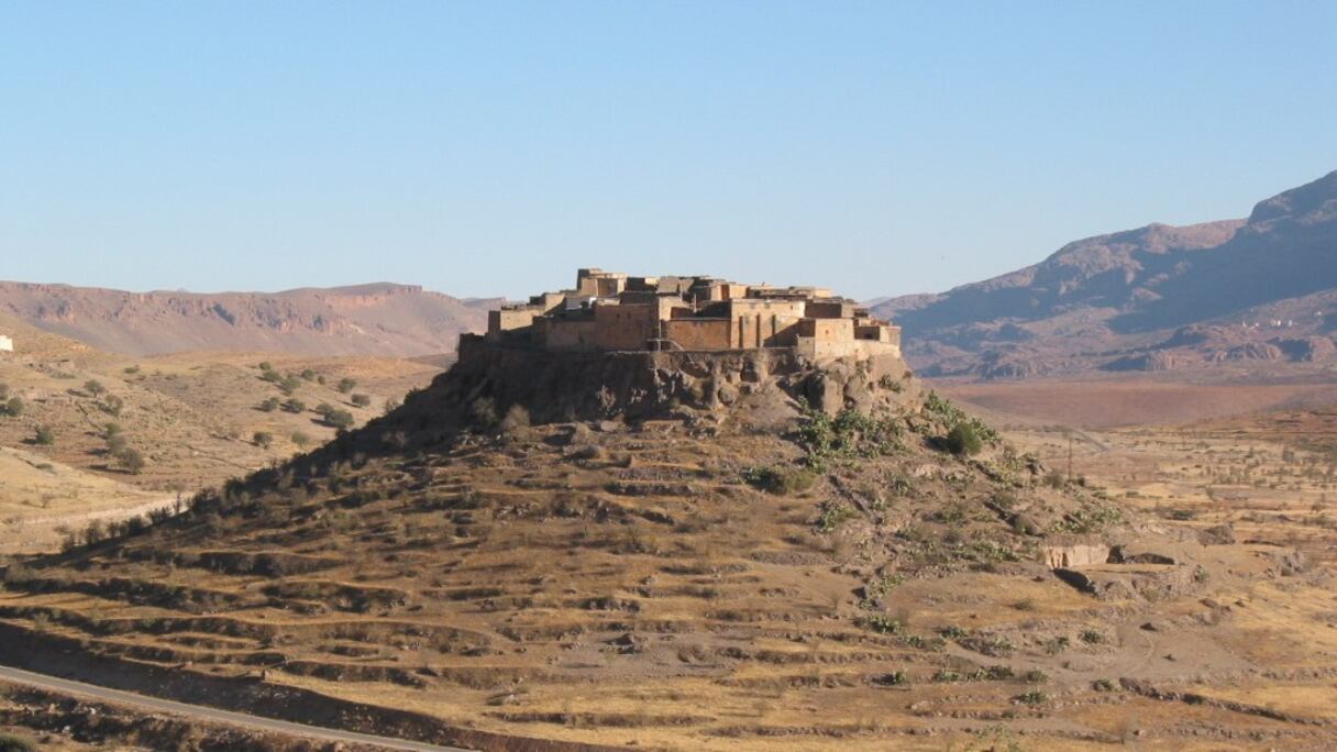 Kasbah de Tizourgane (Anti-Atlas, province de Chtouka-Aït Baha). Son grenier fortifié, patrimoine qui date du XIIIe siècle, est alimenté par des cultures en terrasse. Seules une cinquantaine de maisons s'y trouvent, sur un sommet d'une altitude de 1.150 mètres, entre Aït Baha et Tafraout.