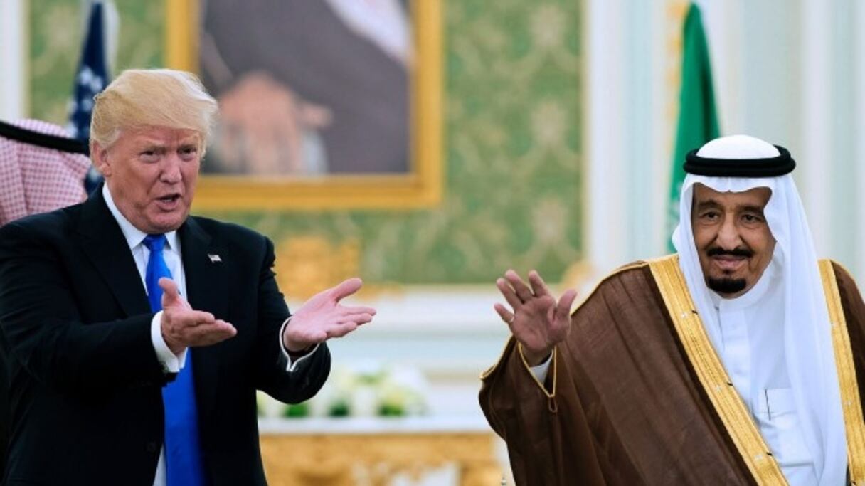 Donald Trump a rendu visite au roi Salmane d'Arabie saoudite en mai 2017.
