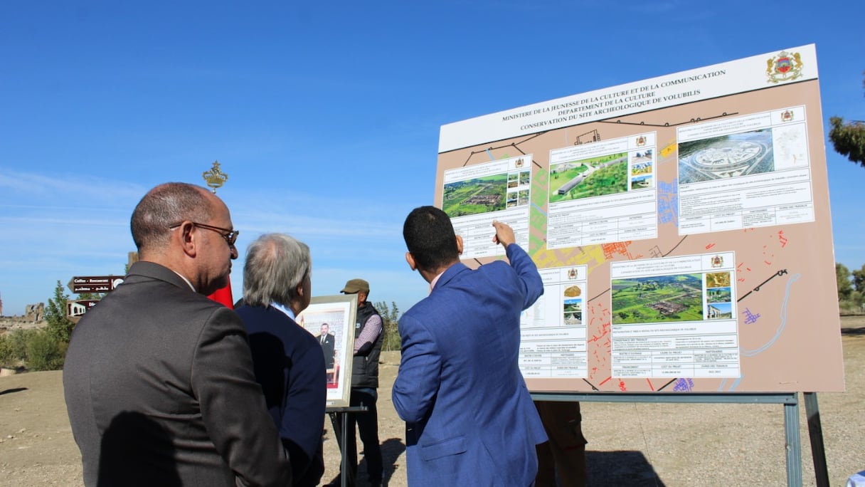 Le Secrétaire général de l'ONU, Antonio Guterres, lors de sa visite du site archéologique de Volubilis.
