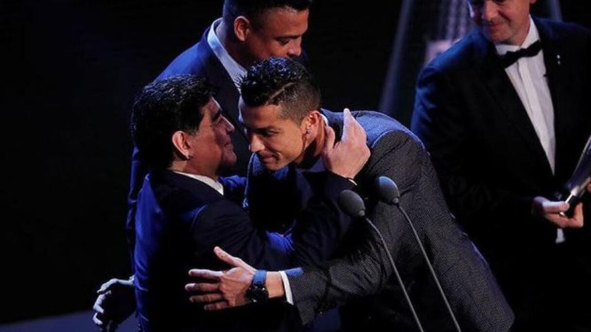 Cristiano Ronaldo et Diego Maradona.

