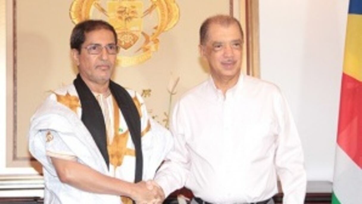 Mohamed Ould Hanani (à gauche), nouvel ambassadeur de la République Islamique de Mauritanie à Rabat (ici avec Danny Faure, président de la République des Seychelles). 
