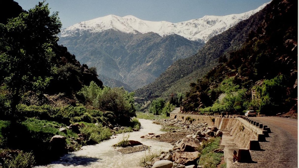 L’oued Ourika, affluent de l'oued Tensift, descend du Haut Atlas et s'écoule notamment dans la vallée de l'Ourika, à 30 km de Marrakech. Le mode de vie montagnard des habitants de cette vallée et sa nature y sont relativement préservés.

