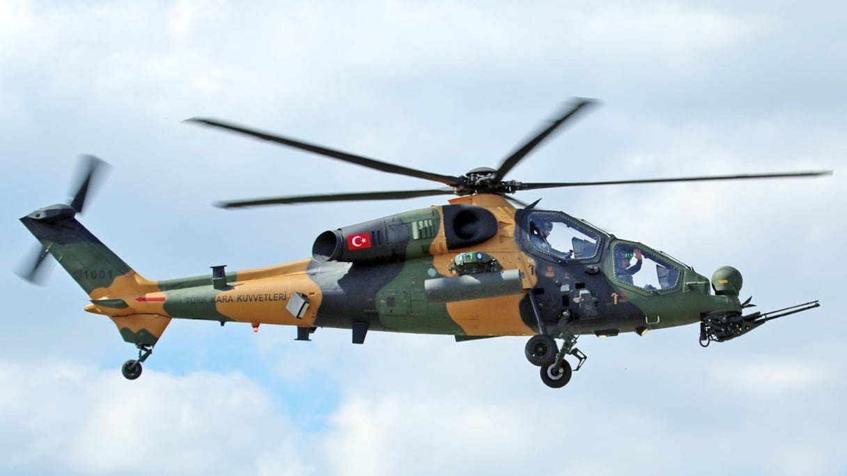 L'hélicoptère turc T-126 Atak.
