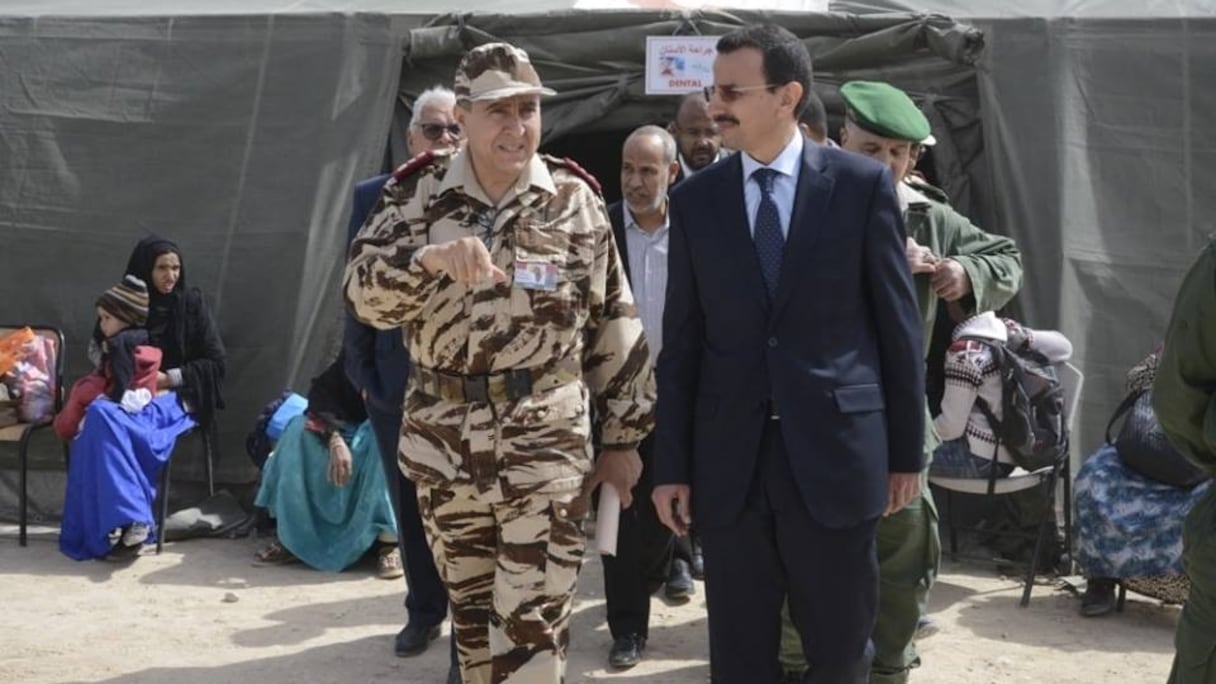 Volet humanitaire de l'African Lion 2019. Ici, visite du gouverneur de la province de Tata Salaheddine Amal, accompagné du Colonel Benabou, à l'hôpital de campagne où des soins sont offerts gracieusement à la population locale. 
