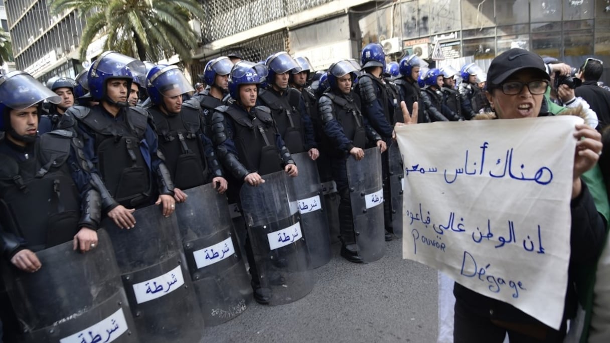 Les Algériens dans la rue pour le 8e vendredi consécutif.
