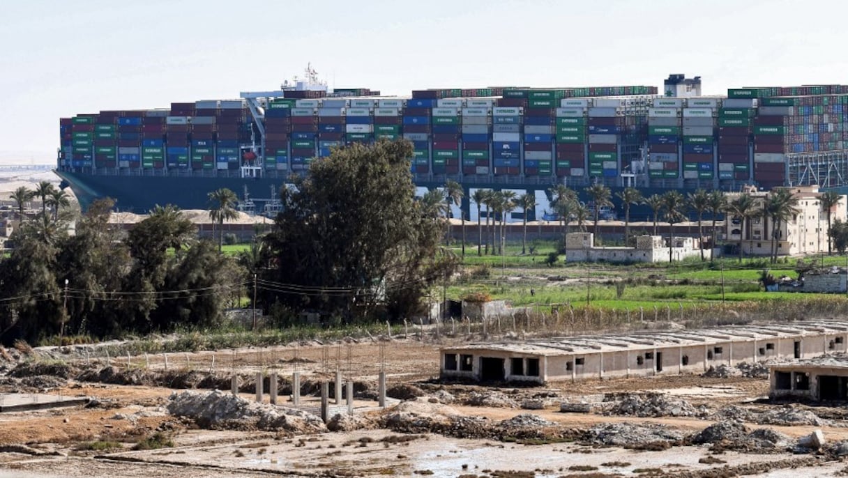 Le 29 mars 2021, le porte-conteneurs Ever Given, battant pavillon panaméen, de 400 mètres de long et 59 mètres de large a été dégagé et remis à flot dans le canal de Suez, qu'il obstruait depuis une semaine. 
