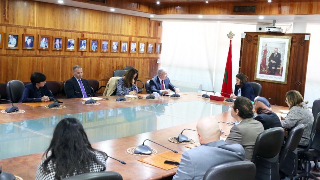 Lors de la réunion de Fatima Ezzahra El Mansouri avec les membres de la Fédération des industries des matériaux de construction (FMC), le 15 avril 2022.
