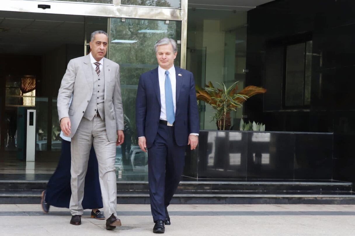 Le patron du pôle DGSN-DGST, Abdellatif Hammouchi, avec Christopher A. Wray, directeur du FBI américain, le 21 février 2023 à Rabat.