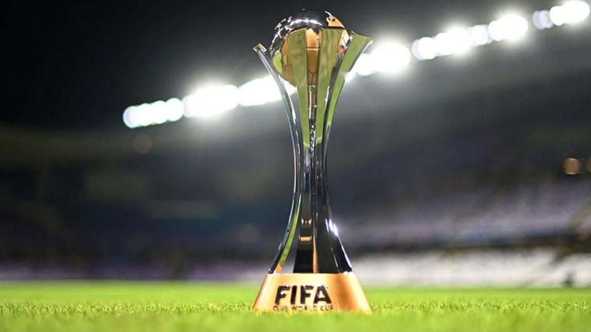 Le trophée de la Coupe du monde des clubs de la FIFA.
