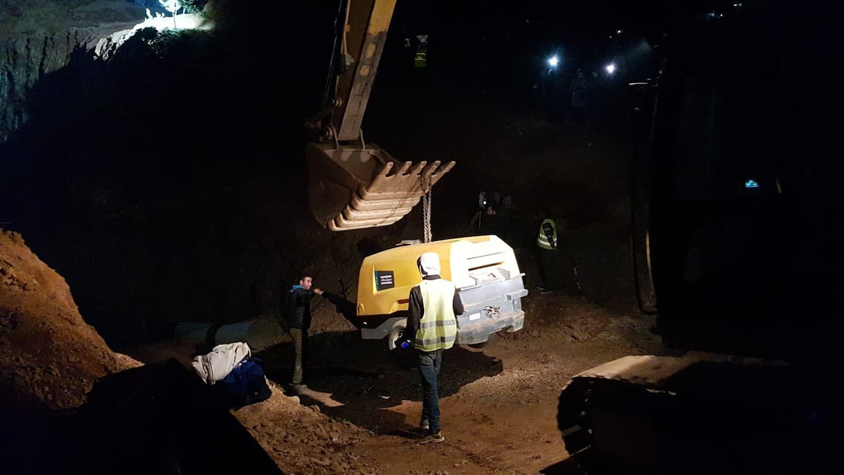 Les efforts inlassables des équipes de sauvetage permettent de réaliser des avancées dans l’opération de forage horizontal pour atteindre Rayan, un enfant de 5 ans tombé dans un puits dans la commune Tamorot (province de Chefchaouen).
