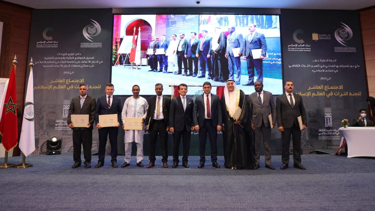 Le ministre de la Culture Mehdi Bensaïd (quatrième à partir de la droite), avec les membres de l’ICESCO, à Rabat, le 5 juillet 2022.
