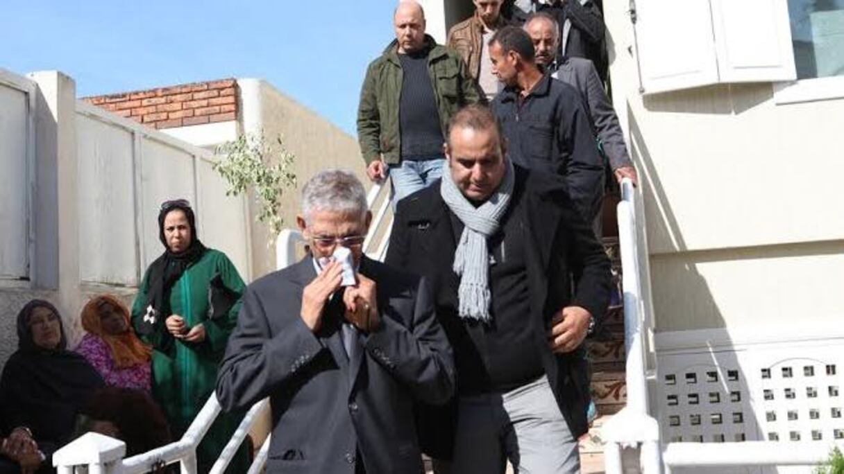 Lahcen Daoudi, ministre de l'Enseignement supérieur, de la recherche scientifique et de la formation des cadres, et cadre dirigeant du PJD, a été parmi les nombreuses personnalités politiques venues épauler la famille d'Ahmed Zaidi.
