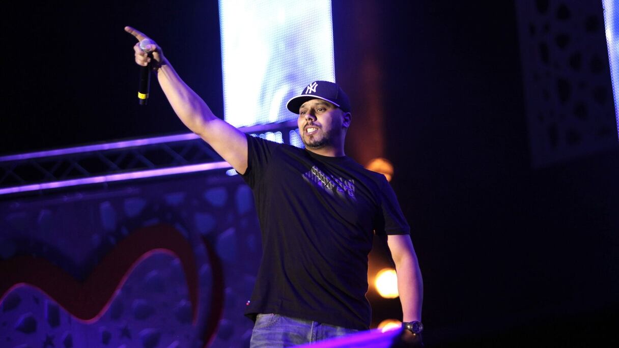 Sur la scène de Salé, le rapeur marocain Muslim retrouvait ses fans, déchaînés. 
