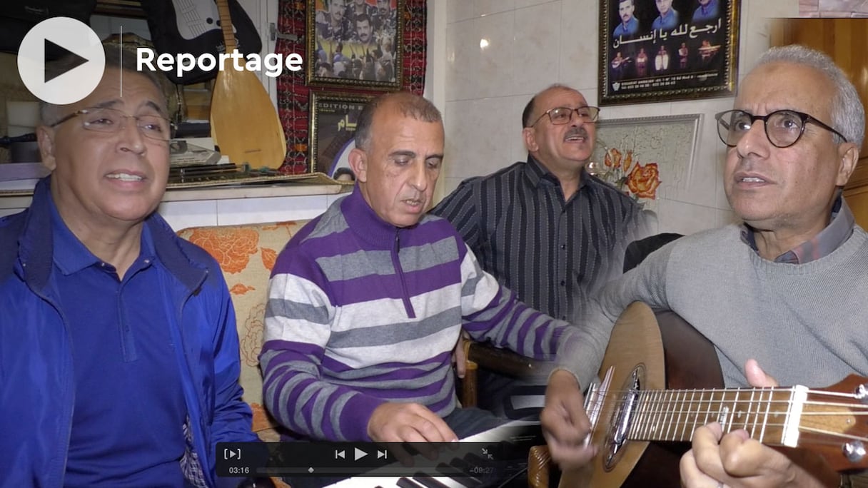 Cheveux blancs, quelques rides et calvities... Les Essiham, groupe de musique de Hay Mohammadi, dans la lignée des Nass El Ghiwane et autres Lemchaheb, ont pris de l'âge mais n'ont pas changé leurs convictions.