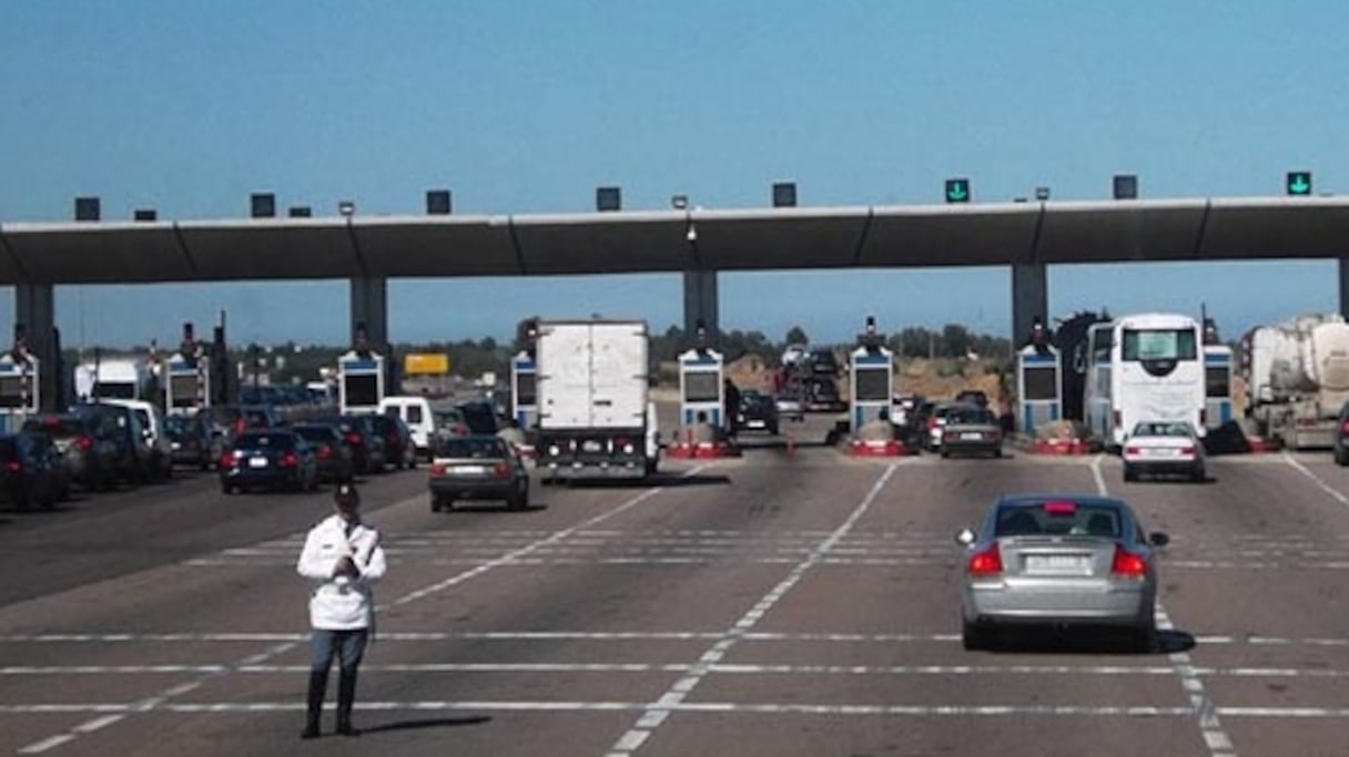 Gare de péage d'Autoroutes du Maroc. 
