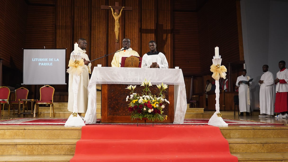 Une centaine de fidèles ont assisté hier, samedi 24 décembre 2022, à la célébration de la veillée de Noël dans l'église Notre-Dame de Lourde de Casablanca.
