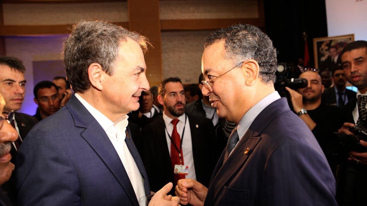 Echange convivial entre l'ex-chef du gouvernement espagnol, José Luis rodriguez Zapatero, et Lahcen Haddad.
