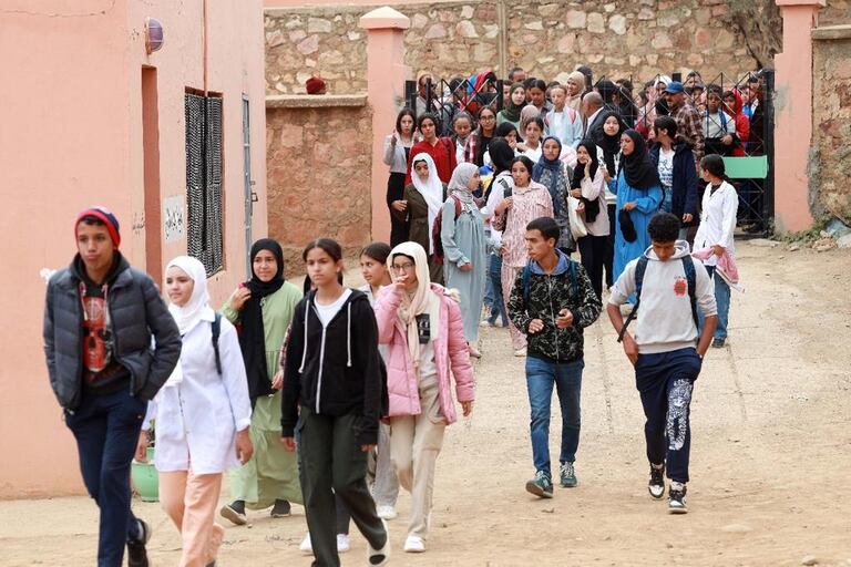 Après le séisme, les étudiants du lycée Al Farabi d’Amzmiz reprennent les cours.