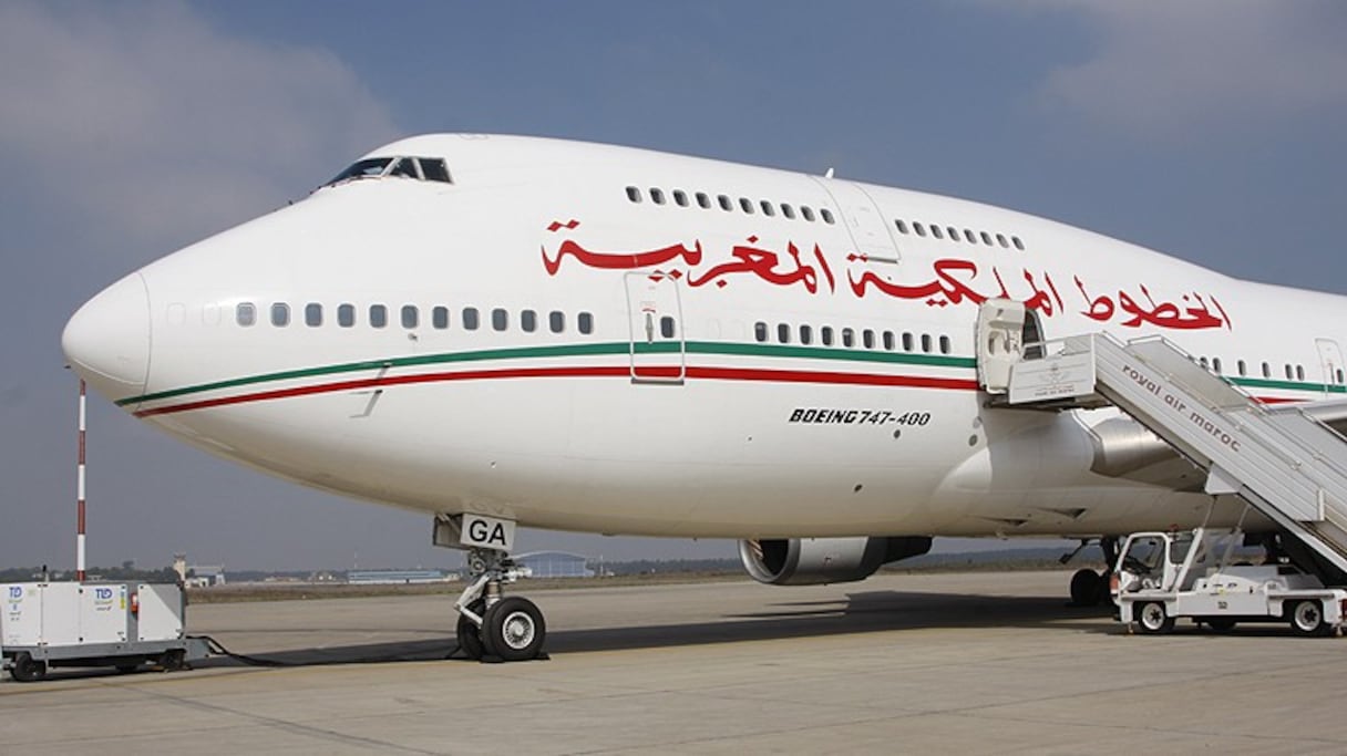 Un appareil affrété par RAM, sur le tarmac d'un aéroport. 
