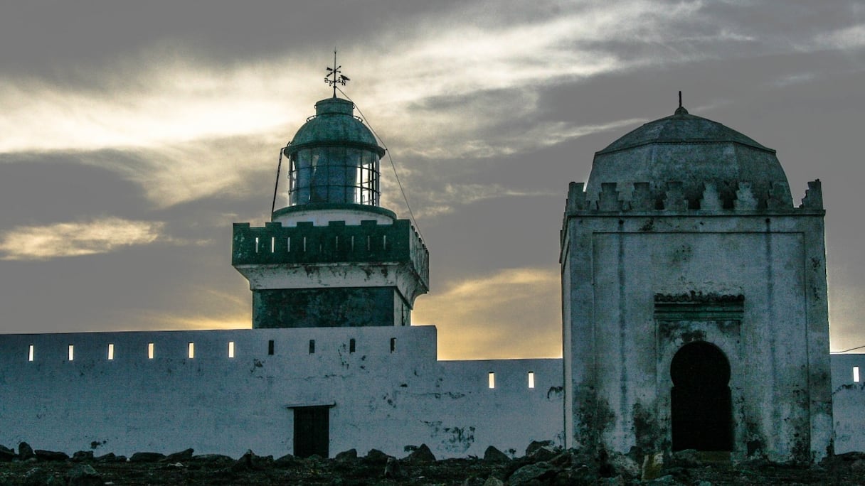 Phare du cap Beddouza (ex-cap Cantin), à 35 km au nord du port de Safi. 
