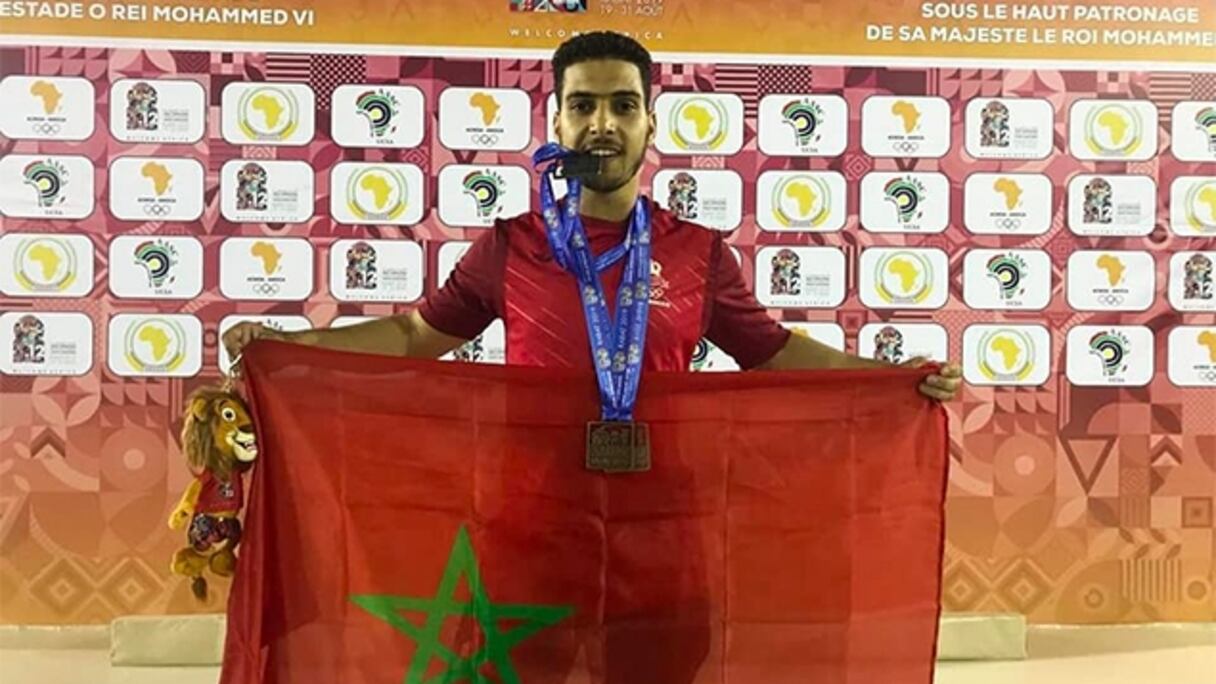 Hafri Issam, médaille de bronze en haltérophilie aux Jeux africains 2019.
