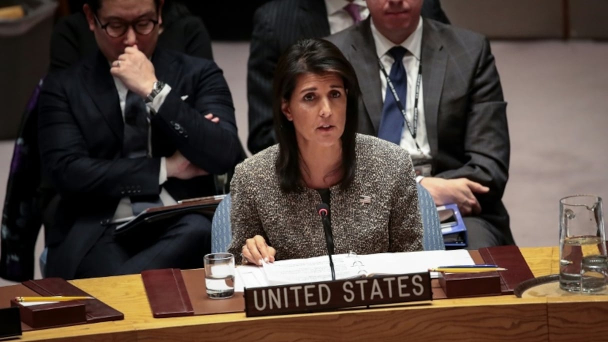 Nikki Haley, ambassadrice américaine auprès des Nations unies, à la tribune lors d'une réunion d'urgence le 29 novembre 2017, à New York.
